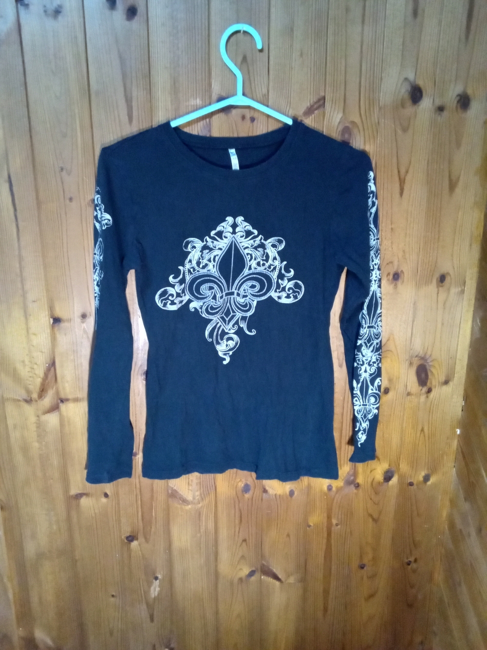 Ocasion Black Long Sleeve Top with Cream Fleur-de-Lis Design